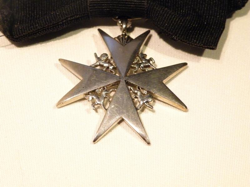 Order of St John Officers Serving Sisters Breast Badge — image 2