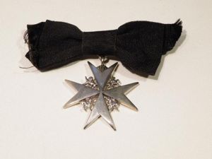 Order of St John Officers Serving Sisters Breast Badge