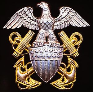 United States Navy: Officers bi-metal with gold plating 'Visor-cap' cap badge. Full-size