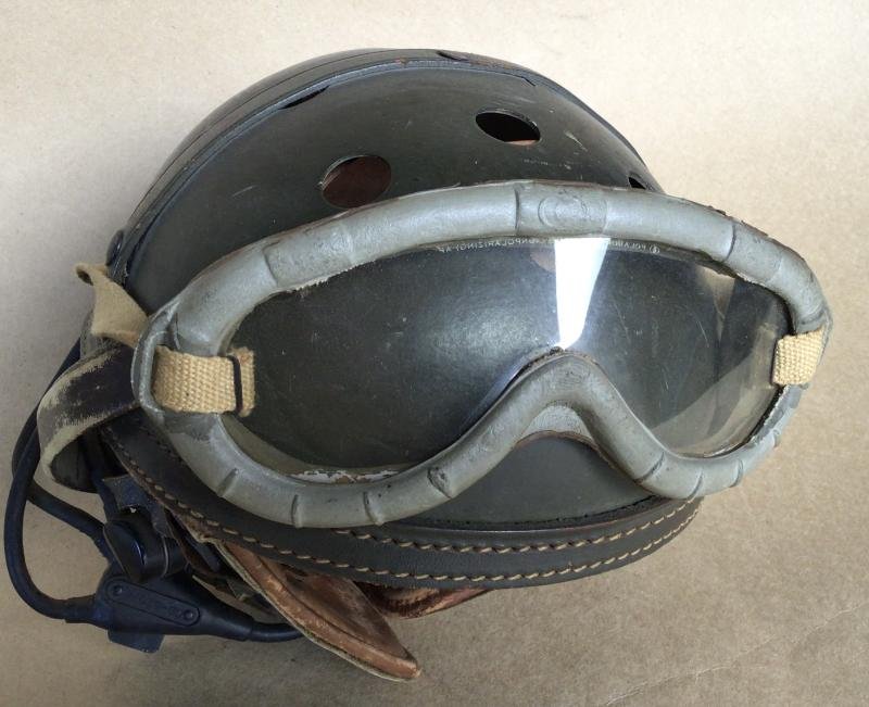 US WW2 Armoured Corps Tankers Crash Helmet and Goggles — image 8