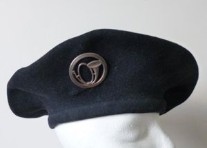 France : Black Beret of the Chasseurs Alpins (Mountain Troops) complete with Badge.