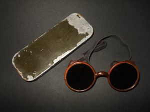 WW2 German Wehrmacht Schutzbrille – MG34/42 GUNNER SUNGLASSES / GOGGLES – RARE!