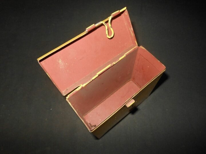 WW II German WH Verbandkasten – PHENYLCHINOLINCARBON – MEDICAL STORAGE BOX — image 2