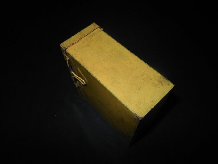 WW II German WH Verbandkasten – PHENYLCHINOLINCARBON – MEDICAL STORAGE BOX — image 3