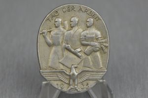 Day badge tinnie 'Tag Der Arbeit 1935' by KMF
