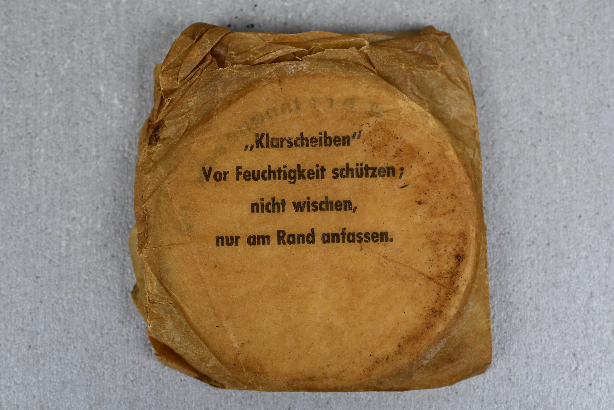 Early short M31 gas mask canister with straps and mask 1937 named and Luftwaffe unit marked L.G. Paris — image 4