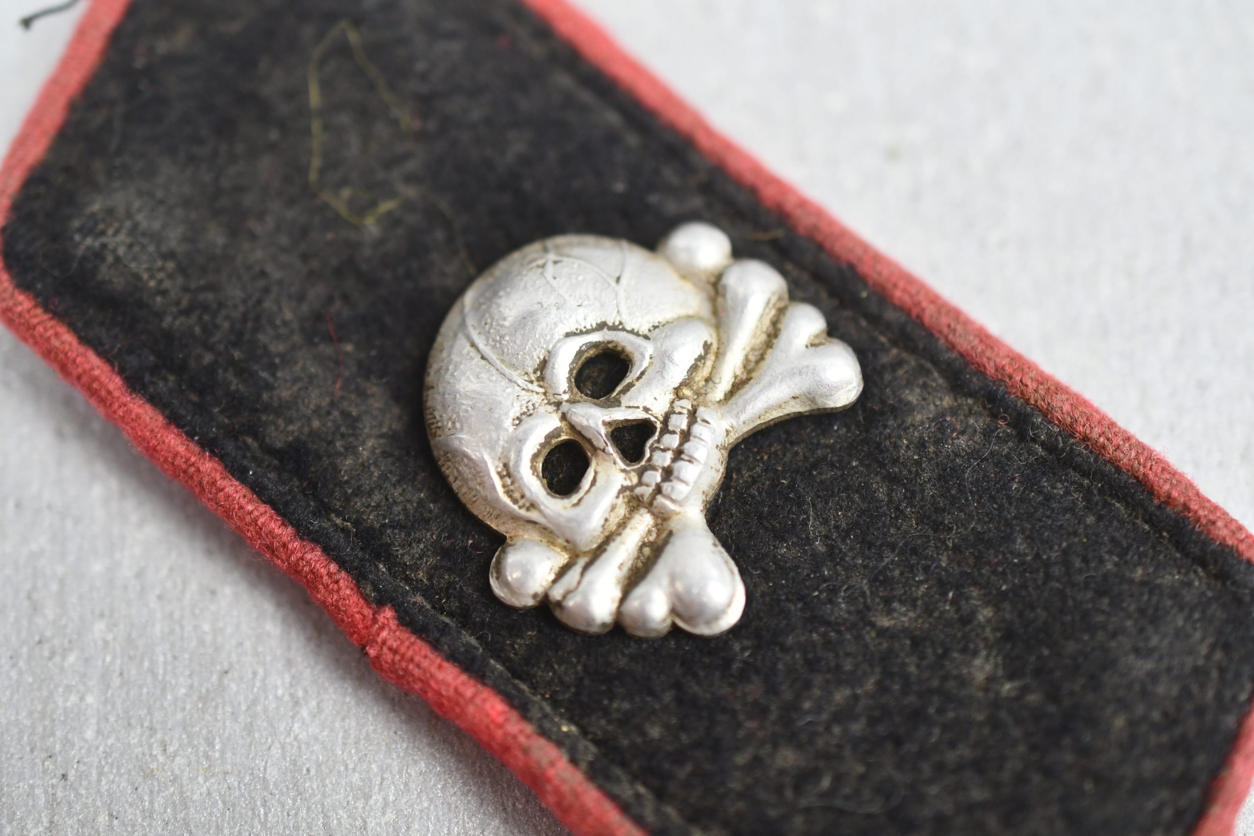 Army (Heer) early ‘Panzer’ collar tab with skull — image 2