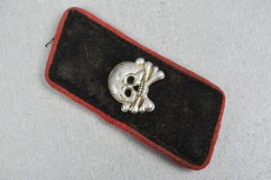 Army (Heer) early ‘Panzer’ collar tab with skull