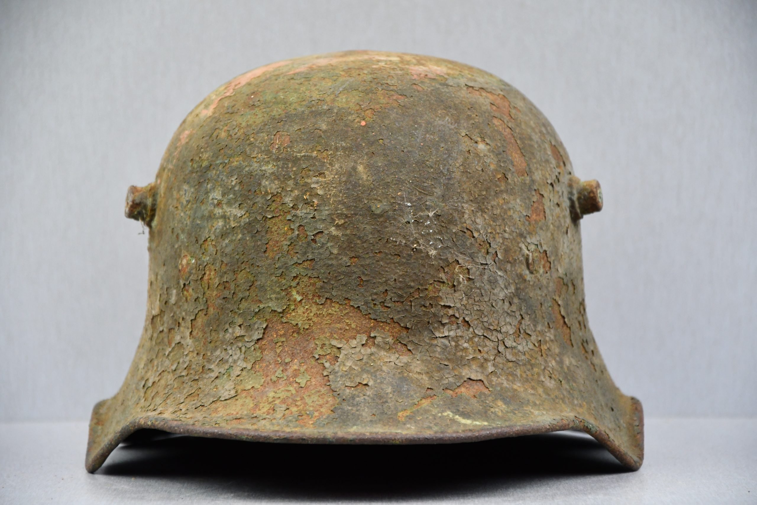 WW1 M18'ear-cut-out' camouflage steel helmet ET64 — image 2