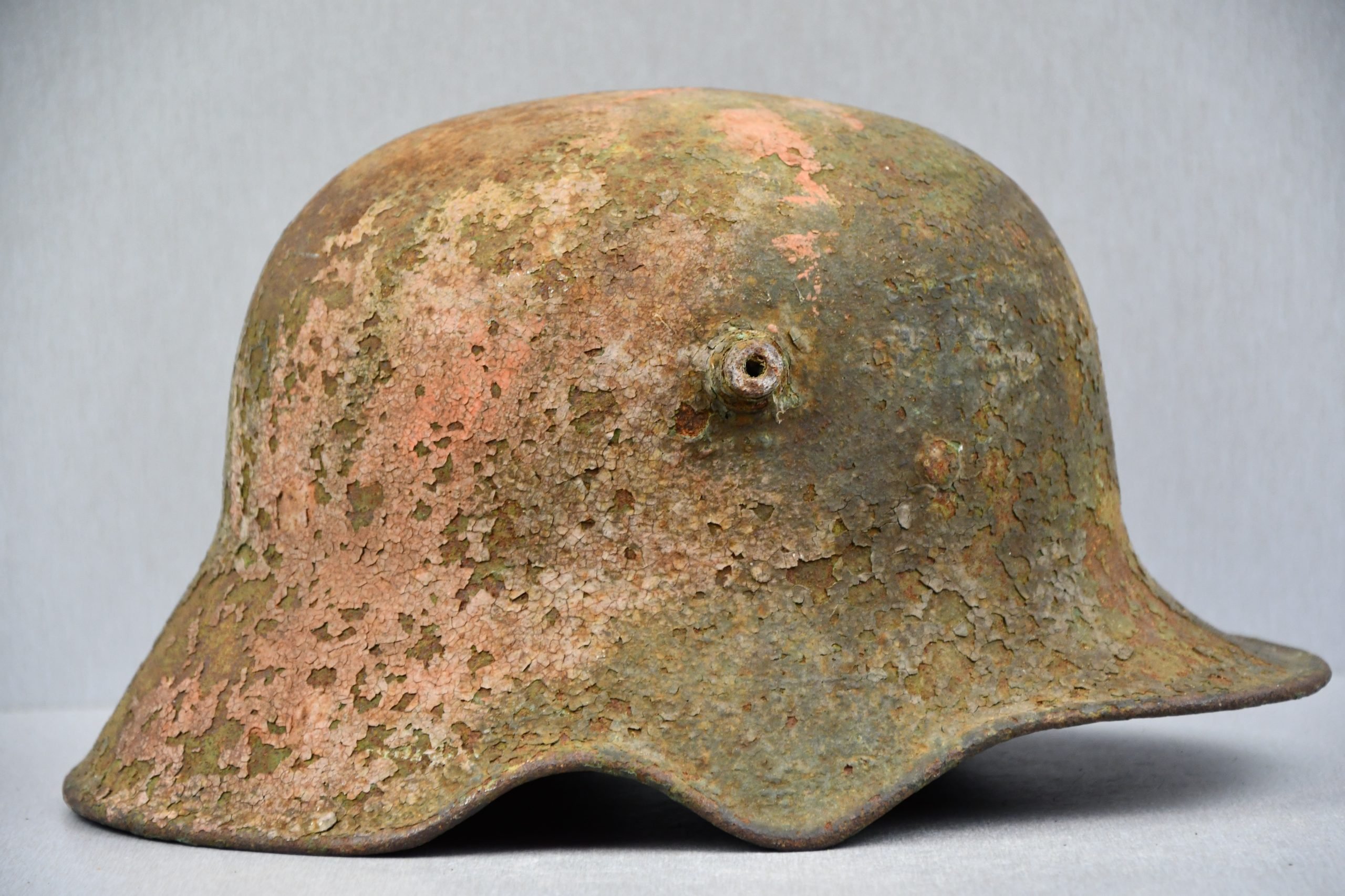 WW1 M18'ear-cut-out' camouflage steel helmet ET64 — image 3