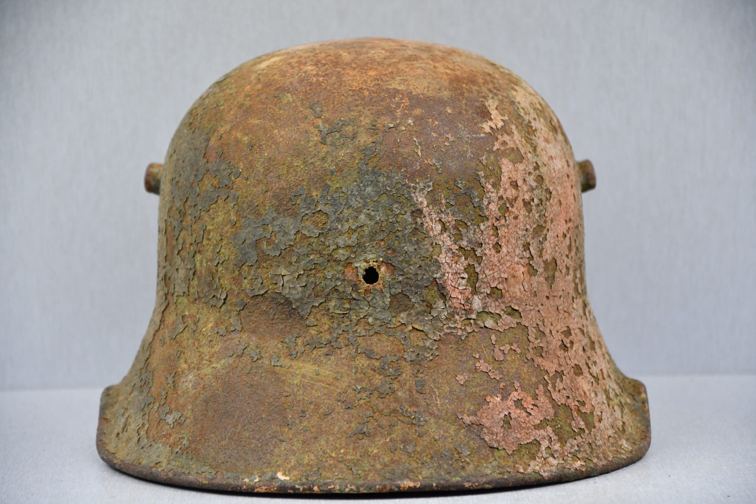 WW1 M18'ear-cut-out' camouflage steel helmet ET64 — image 4