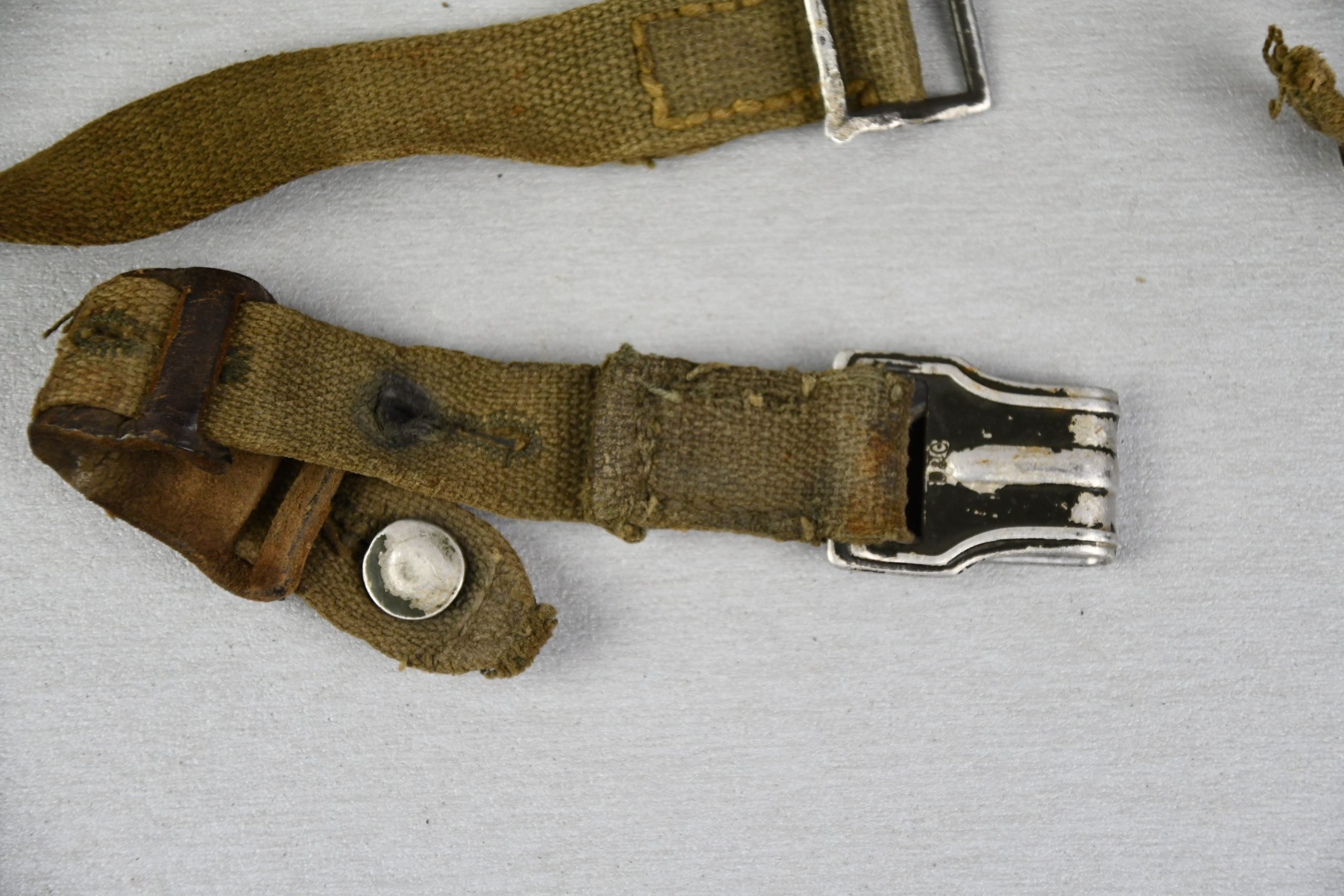 Early M31 Wehrmacht straps for the gas mask canister — image 2