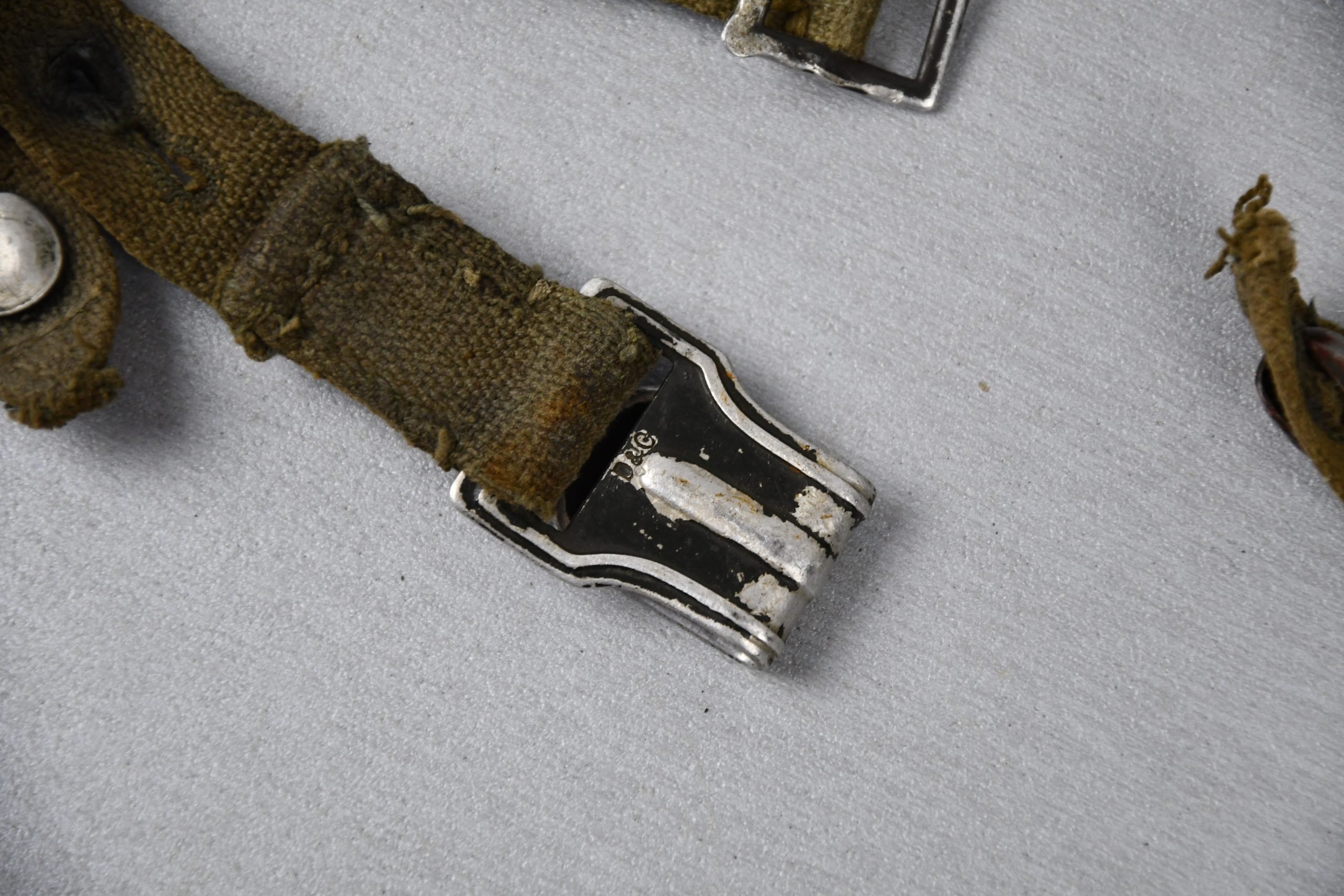 Early M31 Wehrmacht straps for the gas mask canister — image 3
