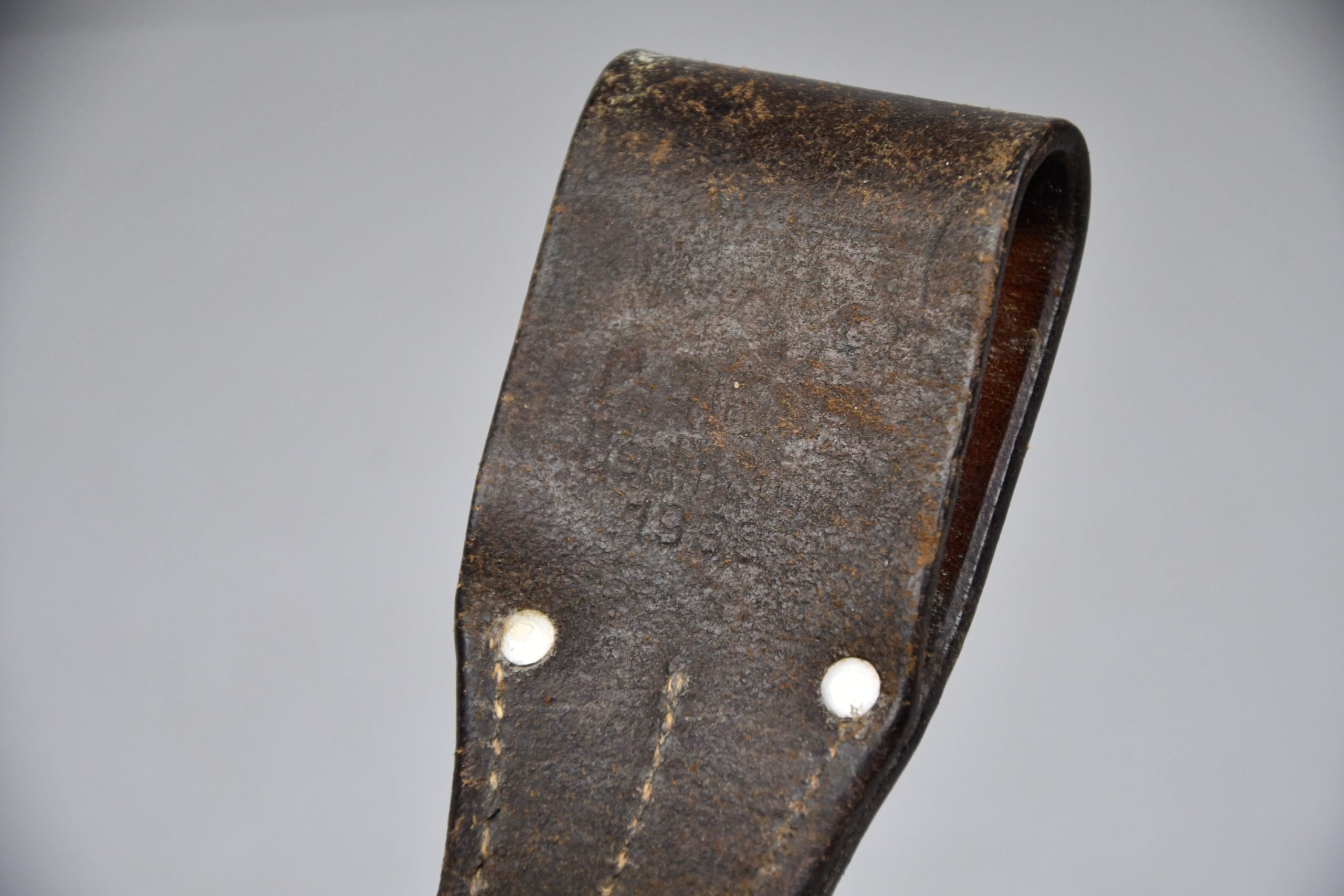 Early Werhmacht K98 bayonet frog in brown leather 1938 — image 5