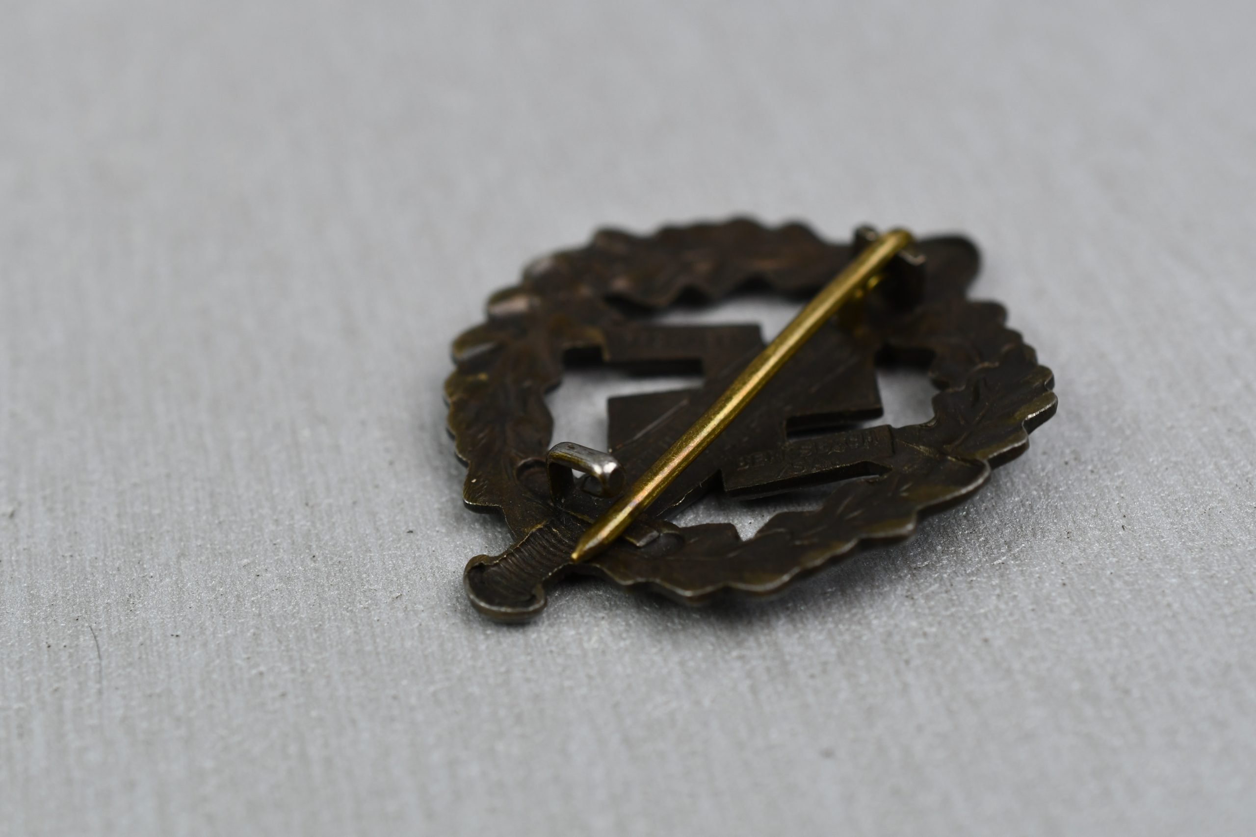 SA sports badge in bronze by Fechler — image 3