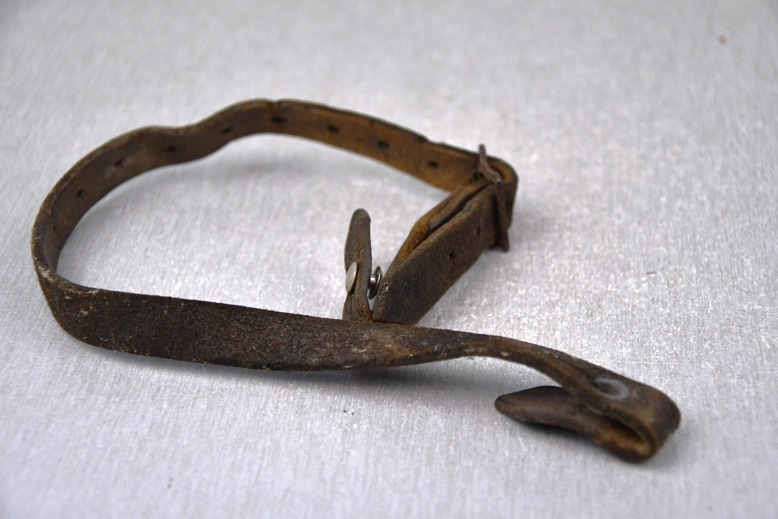 German helmet chin strap ca. 1942 — image 3