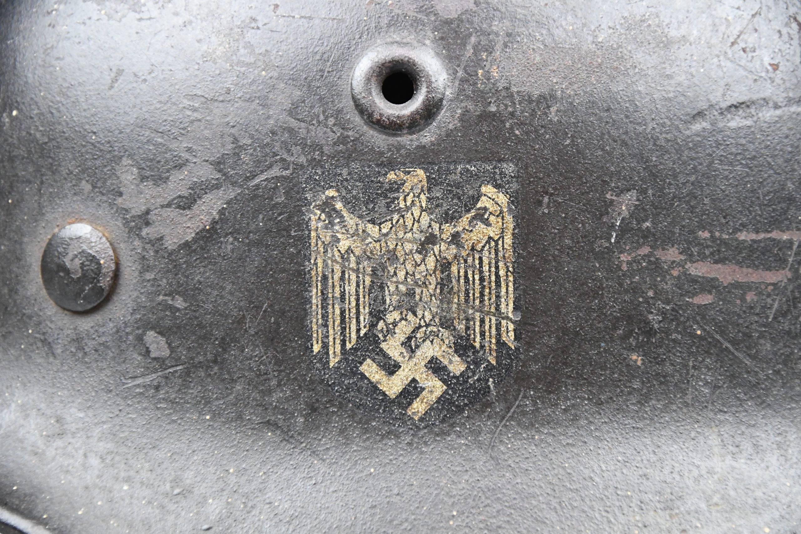 M40 army (Heer) single decal steel helmet Q64 — image 2