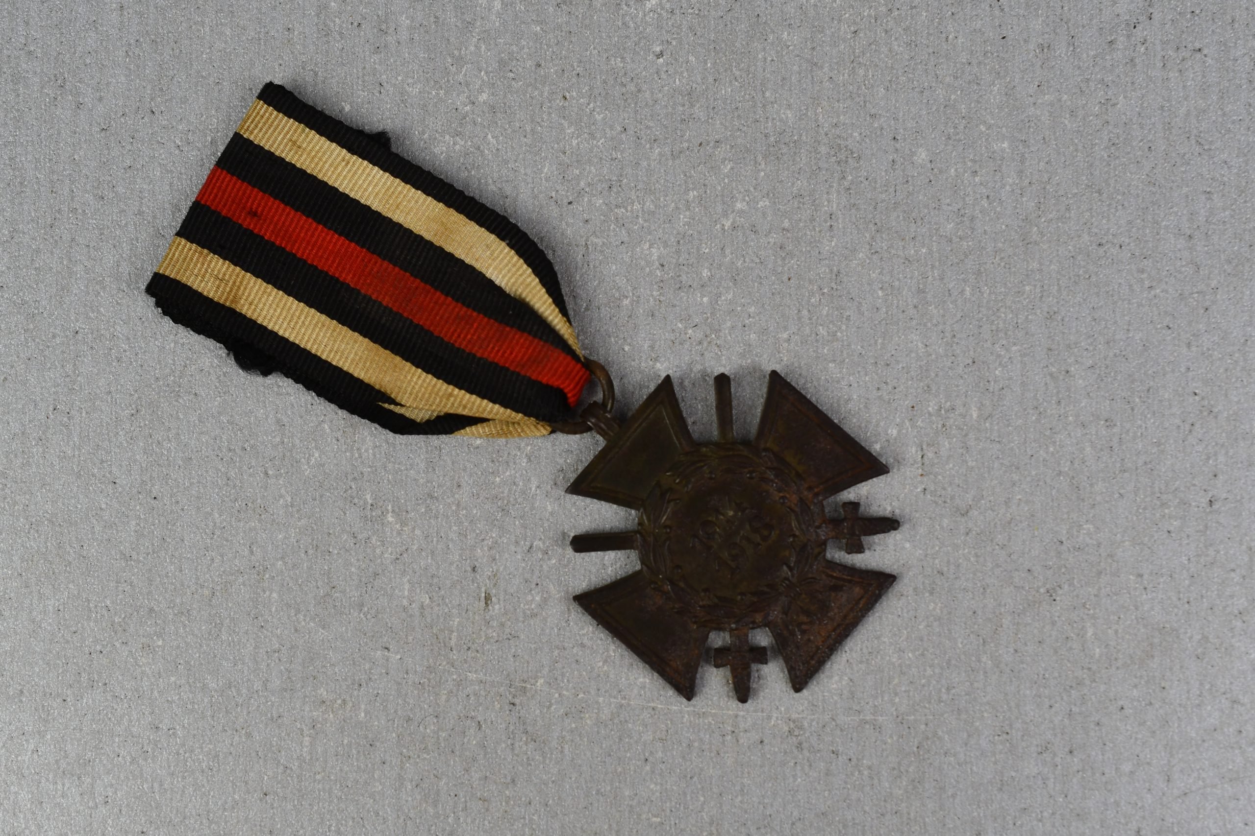 WW1 German Cross of Honor for Frontline Fighters 1914-1918 'Ehrenkreuz für Frontkämpfer' by Q.12 — image 4