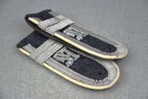 RARE Luftwaffe 'Hermann Göring' division shoulder boards for Unteroffizier in the Luftkriegsschule