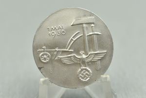 Day badge tinnie Tag Der Arbeit '1 Mai 1936' by Friedrich Hosbach