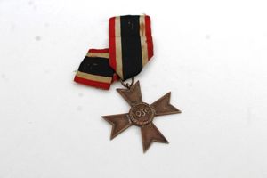 WW2 original German War Merit Cross 2nd Class without Swords (Kriegsverdienst Kreuz 2. Klasse ohne Schwerter), MAKER CODE 52
