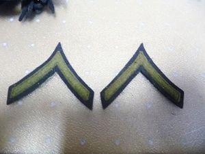 USA WW2 PAIR  CLOTH  P.F.C  RANK CHEVRONS