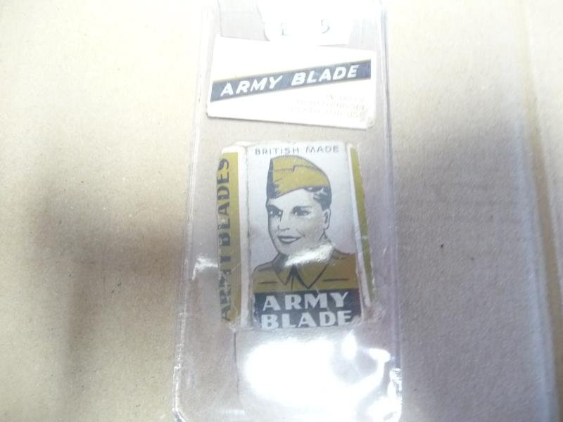 BRITISH WW2 RAZOR BLADE — image 2