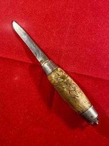 Antique Swedish Pontus Holmberg of Eskilstuna - Curly Birch Barrel Knife