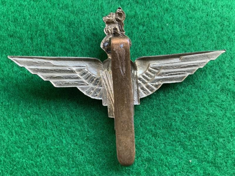 WWII British Parachute Regiment Cap Badge