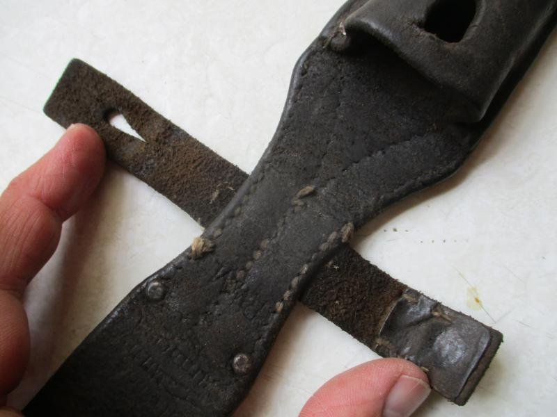 original WW2 GERMAN ARMY / Waffen SS / LUFTWAFFE K98 LEATHER bayonet frog DATED & MAKER MARKED
