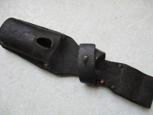 original WW2 GERMAN ARMY / Waffen SS / LUFTWAFFE K98 LEATHER bayonet frog DATED & MAKER MARKED