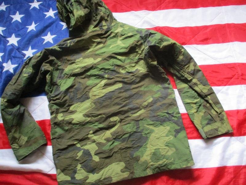 GENUINE US Army ISSUE ECWCS ECW USA woodland camo waterproof goretex PARKA COAT m / L