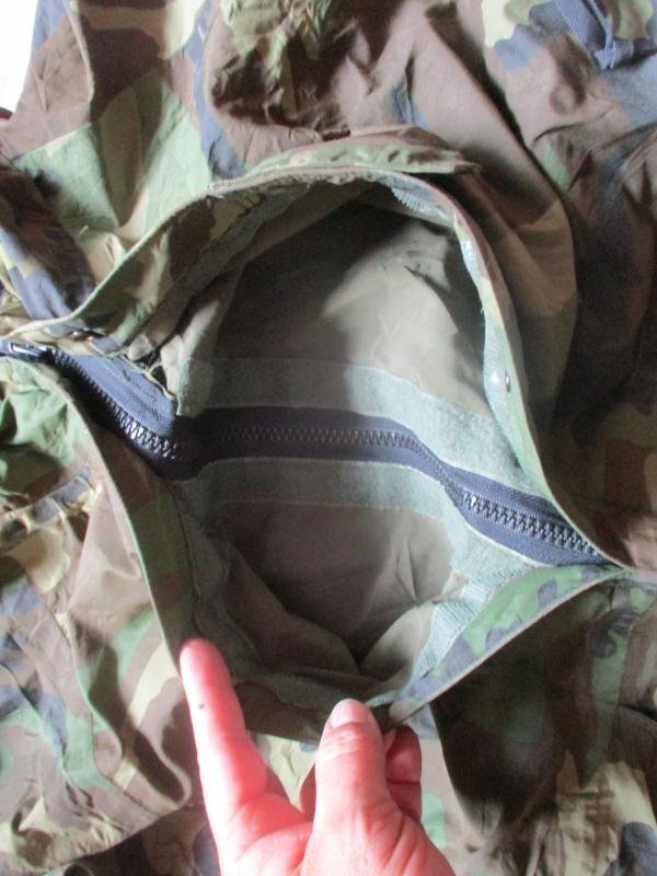 GENUINE US Army ISSUE ECWCS ECW USA woodland camo waterproof goretex PARKA COAT m / L