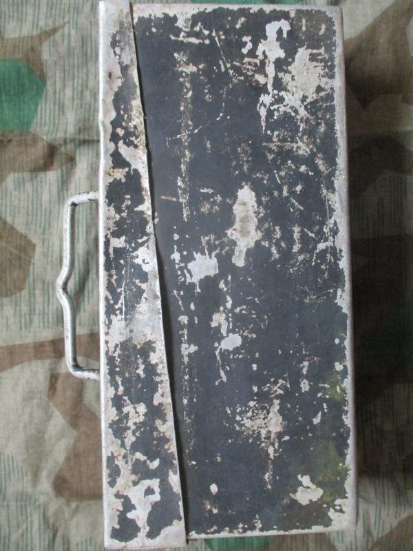 genuine WW2 GERMAN ARMY / WAFFEN SS / luftwaffe GREY ALLOY MG42 MG34 AMMO CAN /TIN