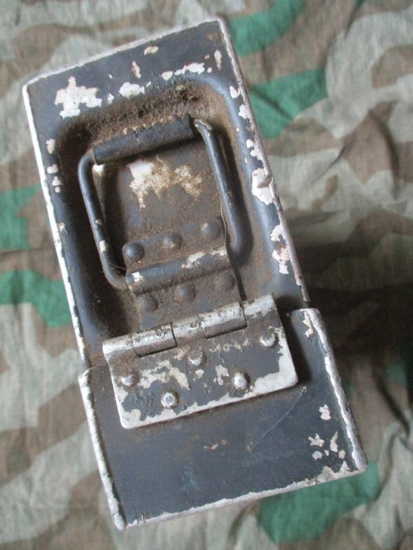 genuine WW2 GERMAN ARMY / WAFFEN SS / luftwaffe GREY ALLOY MG42 MG34 AMMO CAN /TIN