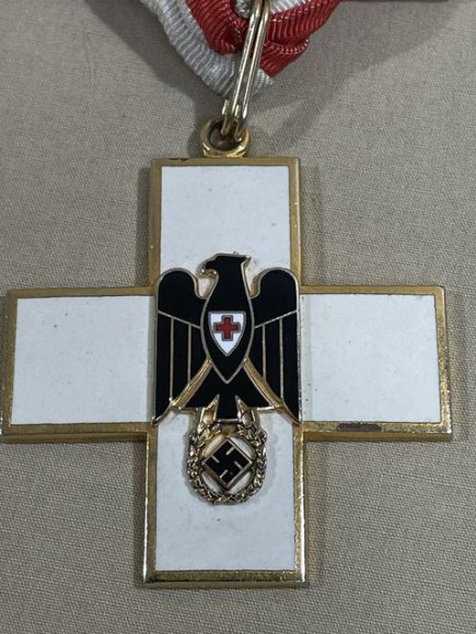 OLD REPRODUCTION German Nazi Era Red Cross Honor Badge (3rd Model) 2nd Class, DRK Ehrenzeichen — image 2