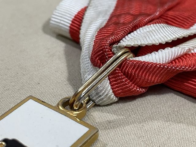 OLD REPRODUCTION German Nazi Era Red Cross Honor Badge (3rd Model) 2nd Class, DRK Ehrenzeichen — image 5