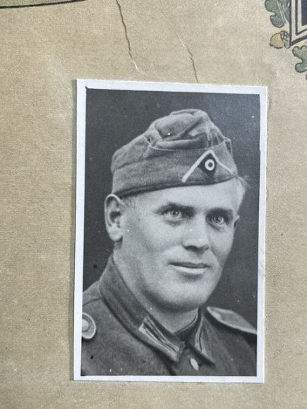 EARLY POSTWAR German Soldier's Service Print, Medical Oberschütze — image 4