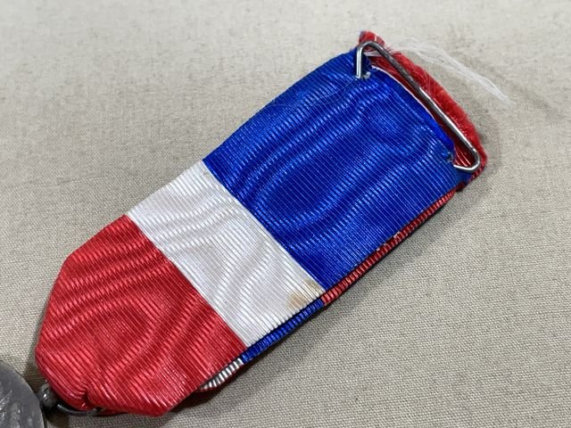 Original 1955 French Republique Francaise Ministere Du Travail Medal, NAMED — image 3