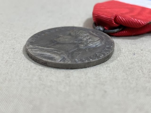 Original 1955 French Republique Francaise Ministere Du Travail Medal, NAMED — image 9