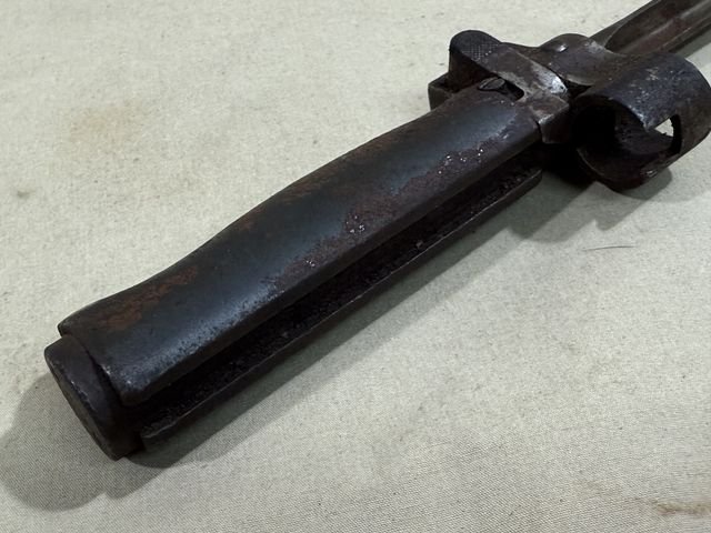 Original WWI French 86/15 Bayonet, Scabbard and Leather Frog — image 7