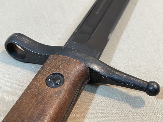 Original WWII Italian Carcano M91 Bayonet & Scabbard — image 10