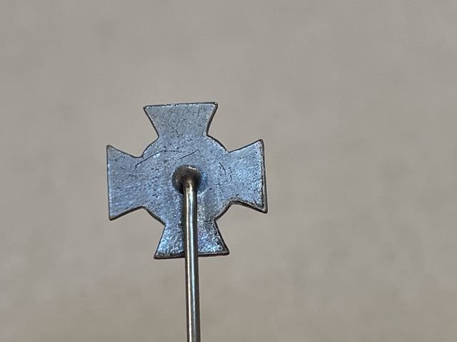 Original Pre-WWII German Non-Combatants 1914-1918 Honor Cross (Hindenburg Cross) Miniature, 12mm — image 2