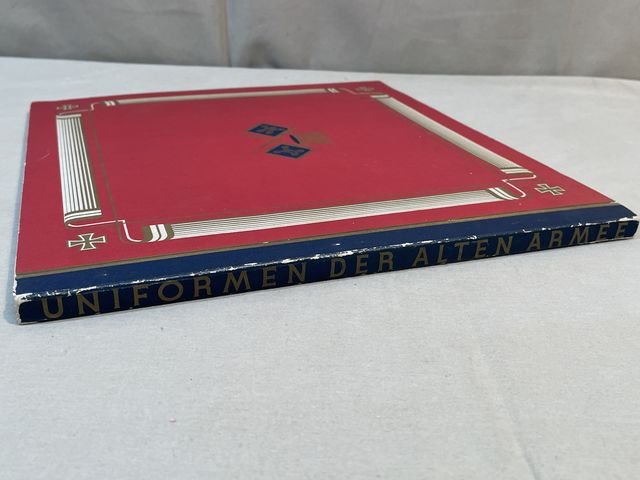 Original Pre-WWII German Cigarette Card Album, Uniforms of the Army — image 3