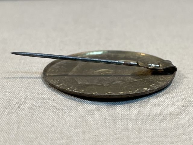 Original Nazi Era German Hitler Lapel Pin, EIN VOLK EIN REICH EIN FÐHRER — image 2