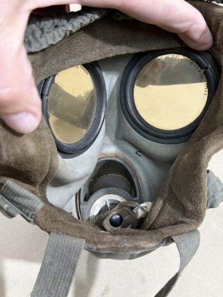 HOLD! Original Pre-WWII German Soldier's M30 Gas Mask, Size 2 UNISSUED — image 13