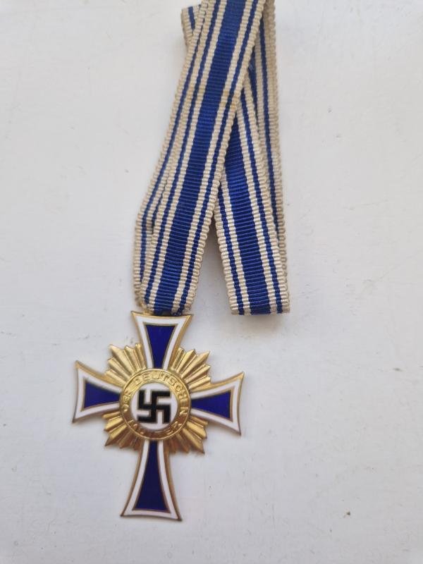Mothers Cross in Gold