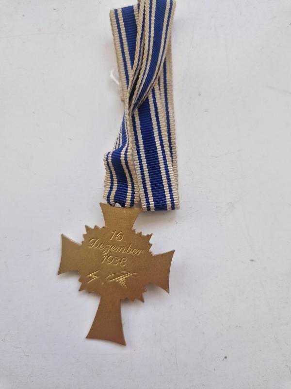 Mothers Cross in Gold