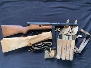 (WAS £495) DEACTIVATED BERETTA MOD 4 SMG WITH ACCESSORIES (NEW EU DEACTIVATION)