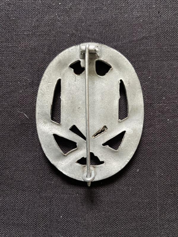 REPRODUCTION WW2 GERMAN GENERAL ASSAULT BADGE — image 2
